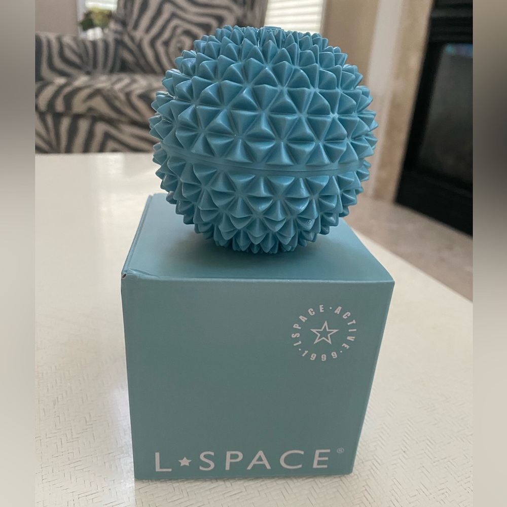 L'Space vibrating massage ball. NIB